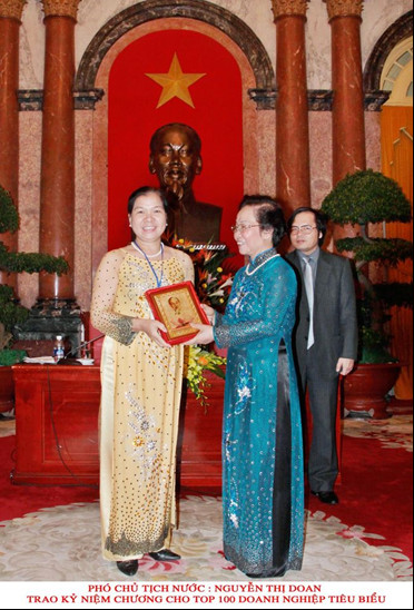 Lễ trao giải - Dịch Thuật Việt Nam - Công Ty Cổ Phần Dịch Thuật Đào Tạo Và Du Lịch Việt Nam